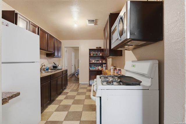 1021 CENTER ST, San Antonio, TX 78202
