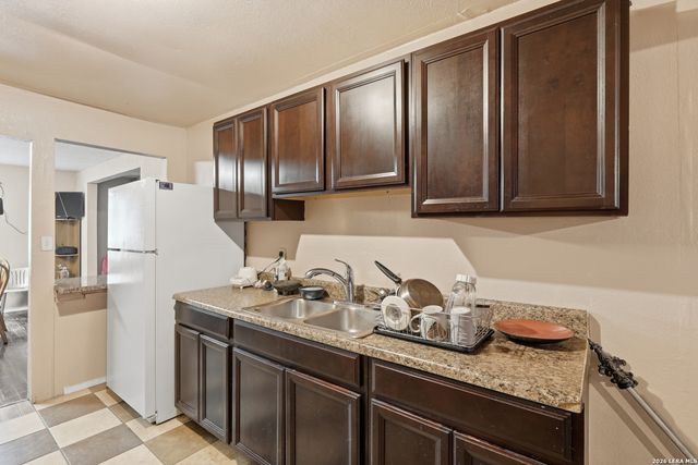 1021 CENTER ST, San Antonio, TX 78202