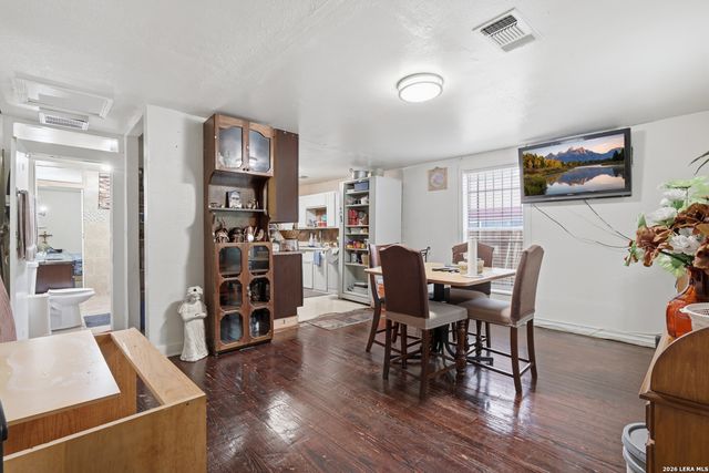 1021 CENTER ST, San Antonio, TX 78202