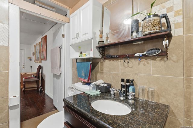 1021 CENTER ST, San Antonio, TX 78202