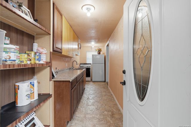 1021 CENTER ST, San Antonio, TX 78202