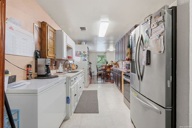 1021 CENTER ST, San Antonio, TX 78202