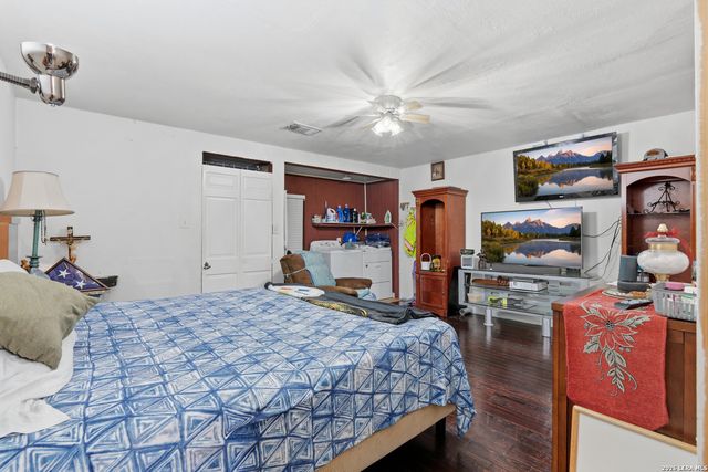 1021 CENTER ST, San Antonio, TX 78202