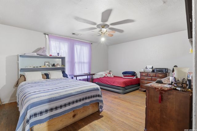 1021 CENTER ST, San Antonio, TX 78202