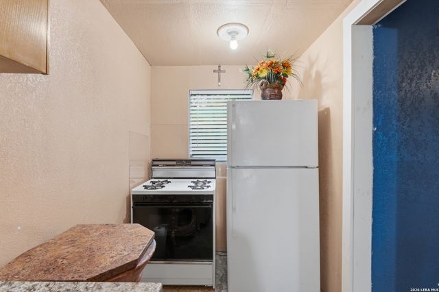 1021 CENTER ST, San Antonio, TX 78202
