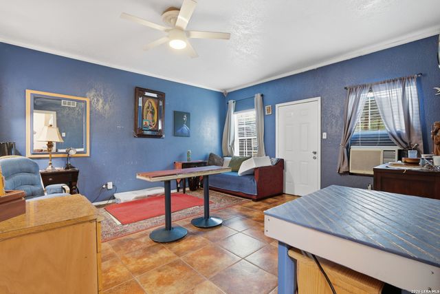 1021 CENTER ST, San Antonio, TX 78202