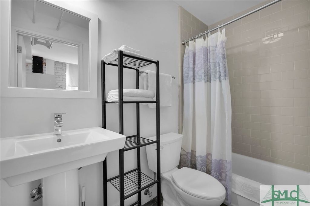 Image 15 of property listing at 310 W Broughton Street 2000, Savannah, GA 31401