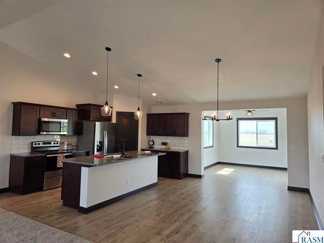 1363 Cullen Street, St. Peter, MN 56082