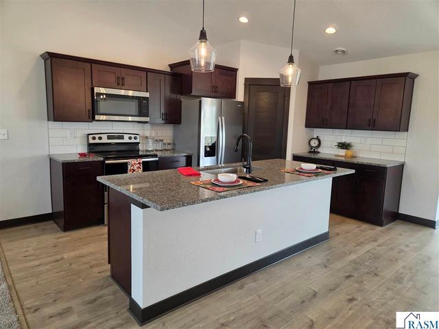 1363 Cullen Street, St. Peter, MN 56082