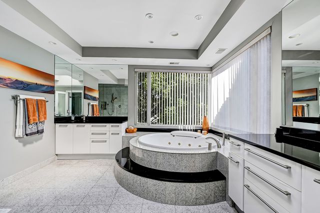 9233 Falling Waters Drive W, Burr Ridge, IL 60527