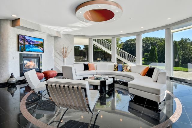 9233 Falling Waters Drive W, Burr Ridge, IL 60527