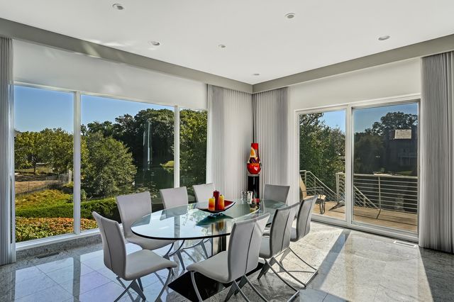 9233 Falling Waters Drive W, Burr Ridge, IL 60527