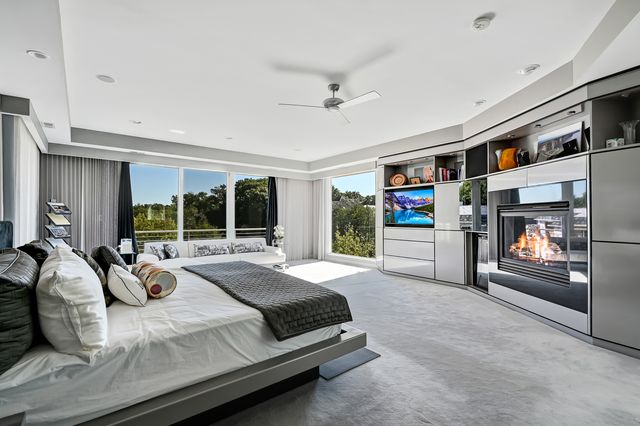 9233 Falling Waters Drive W, Burr Ridge, IL 60527