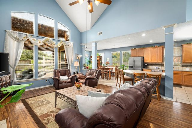 18730 Oxenberg Manor Lane, Tomball, TX 77377