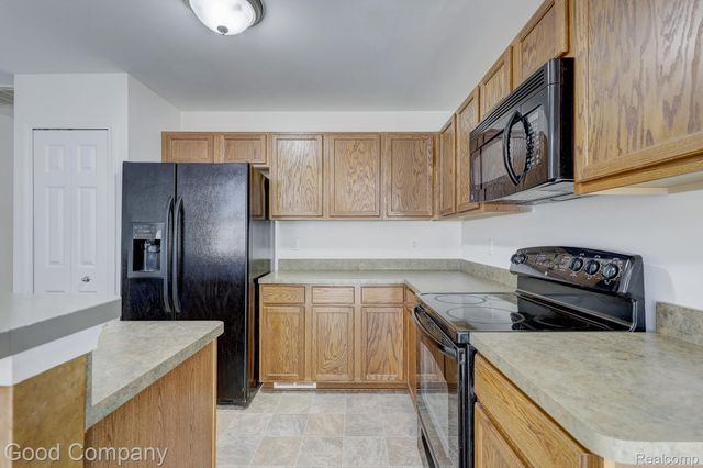 29891 Heritage Parkway, Warren, MI 48092