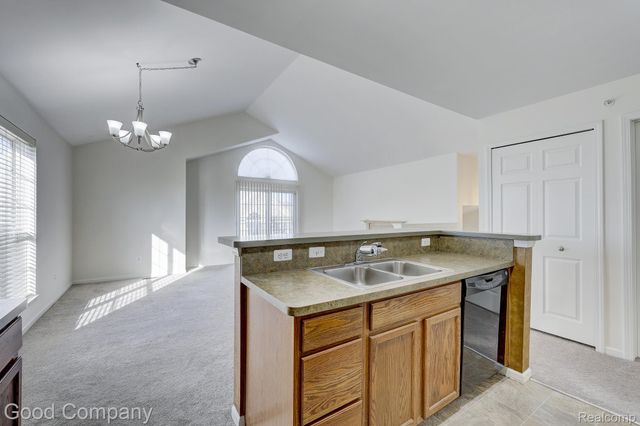 29891 Heritage Parkway, Warren, MI 48092