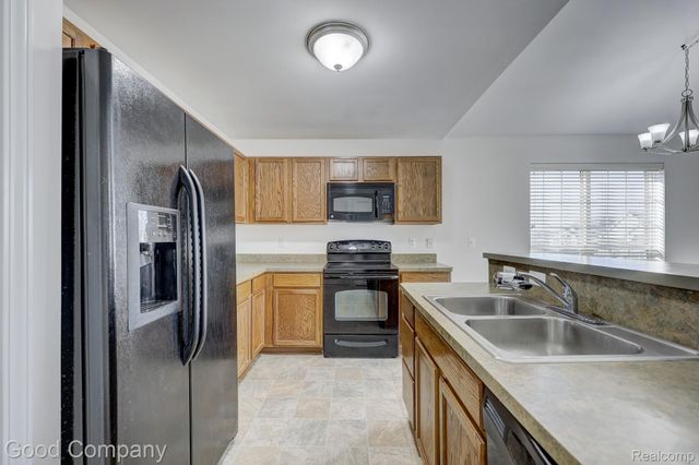 29891 Heritage Parkway, Warren, MI 48092