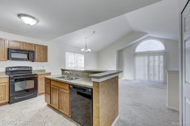 29891 Heritage Parkway, Warren, MI 48092