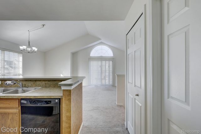 29891 Heritage Parkway, Warren, MI 48092