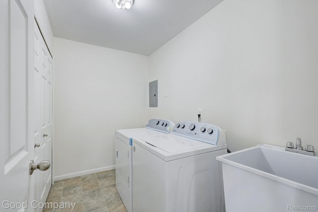 29891 Heritage Parkway, Warren, MI 48092