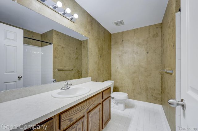 29891 Heritage Parkway, Warren, MI 48092