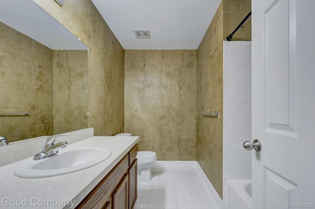 29891 Heritage Parkway, Warren, MI 48092