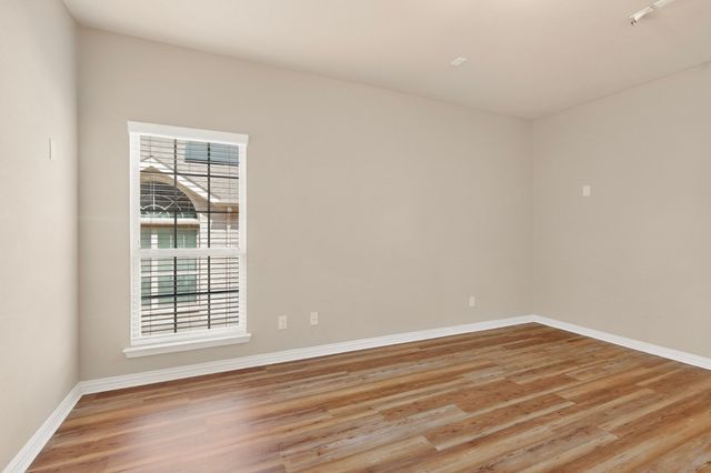 852 State Street, Desoto, TX 75115