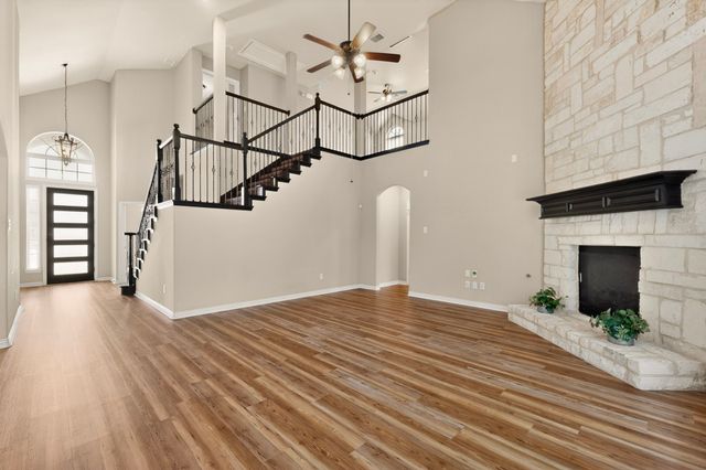 852 State Street, Desoto, TX 75115