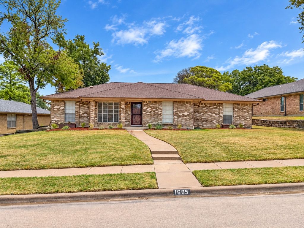 1605 Brighton Drive, Carrollton, TX 75007 — exterior