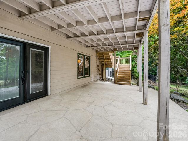 425 Winesap Boulevard, Lake Lure, NC 28746