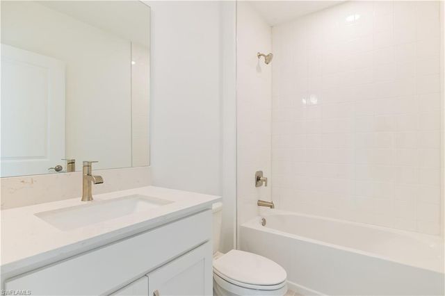 321 Lakeside Hideaway LN, Lehigh Acres, FL 33936