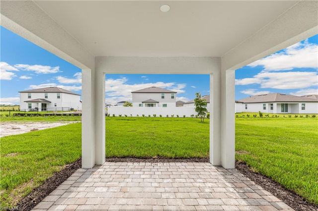 321 Lakeside Hideaway LN, Lehigh Acres, FL 33936