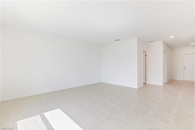 321 Lakeside Hideaway LN, Lehigh Acres, FL 33936