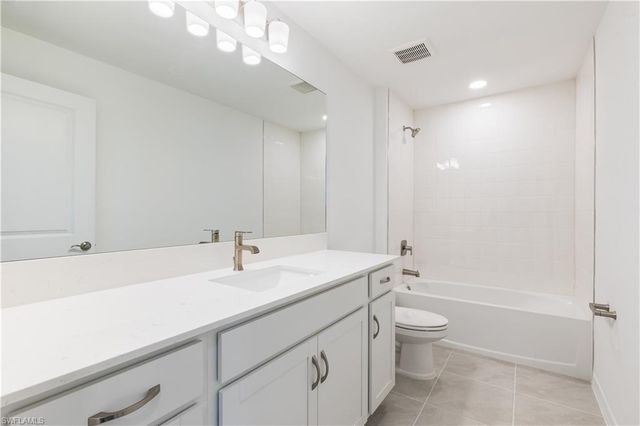 321 Lakeside Hideaway LN, Lehigh Acres, FL 33936