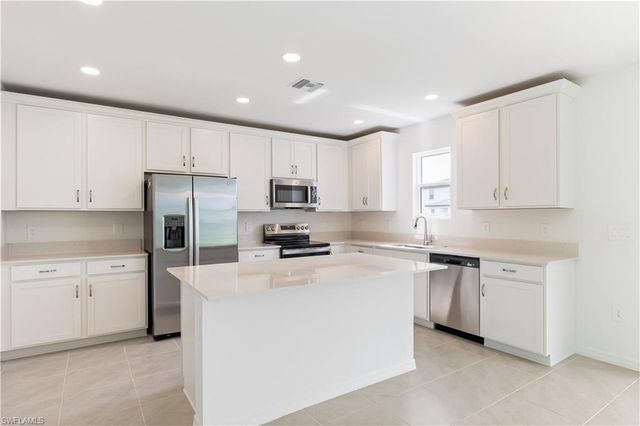 321 Lakeside Hideaway LN, Lehigh Acres, FL 33936