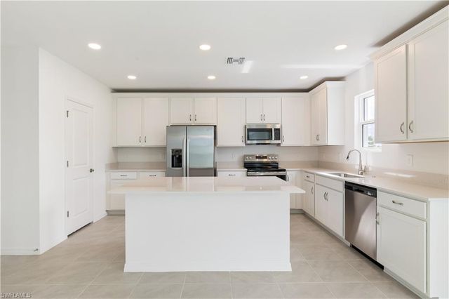 321 Lakeside Hideaway LN, Lehigh Acres, FL 33936