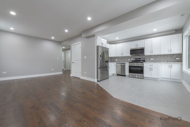 3044 W Irving Park Road, Chicago, IL 60618