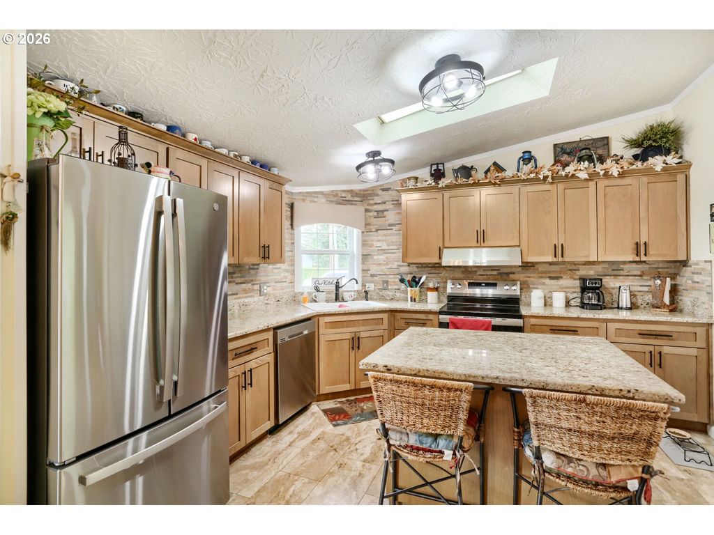 Image 15 of property listing at 1682 Nw WALLACE Rd, Mc Minnville, OR 97128