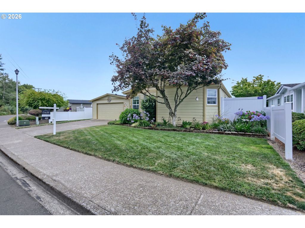 Image 3 of property listing at 1682 Nw WALLACE Rd, Mc Minnville, OR 97128