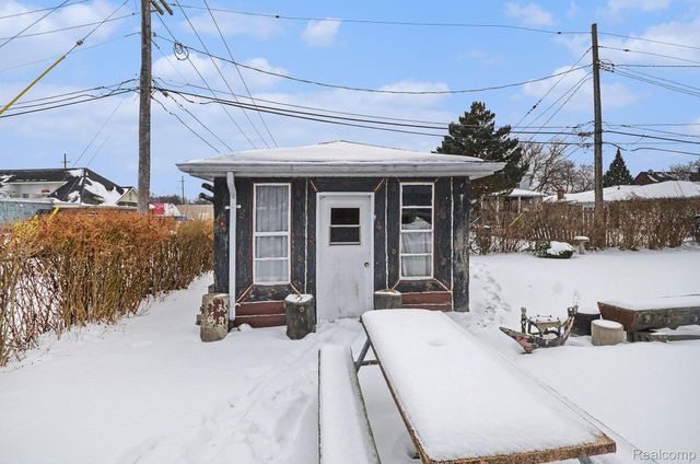 20880 Revere Street, St. Clair Shores, MI 48080