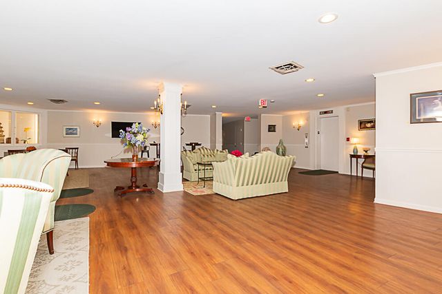 4040 Greenleaf Circle 408, Kalamazoo, MI 49008