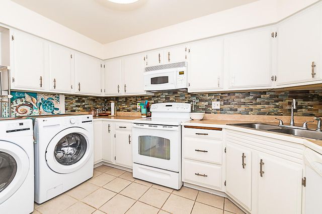 4040 Greenleaf Circle 408, Kalamazoo, MI 49008