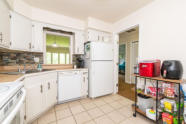 4040 Greenleaf Circle 408, Kalamazoo, MI 49008