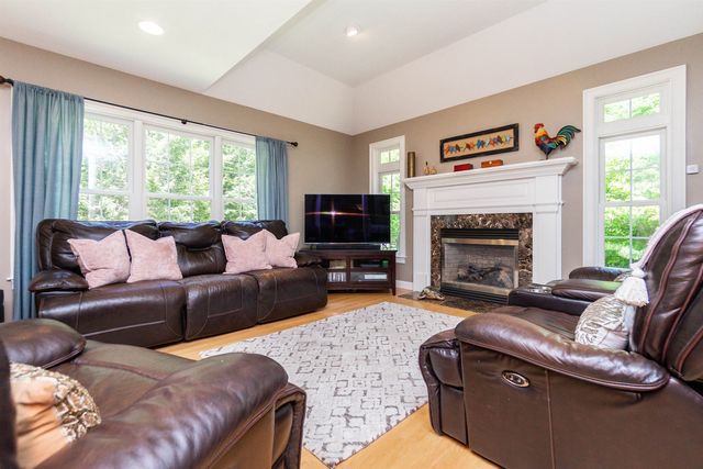 7 Linda Lane, Merrimack, NH 03054