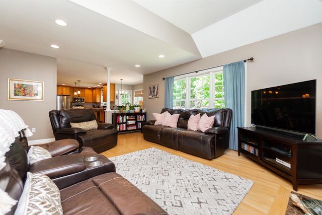 7 Linda Lane, Merrimack, NH 03054