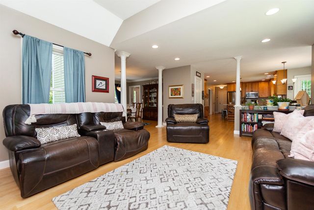 7 Linda Lane, Merrimack, NH 03054