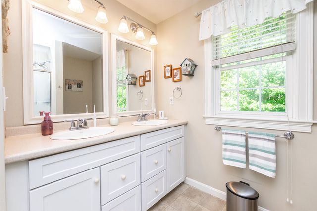 7 Linda Lane, Merrimack, NH 03054