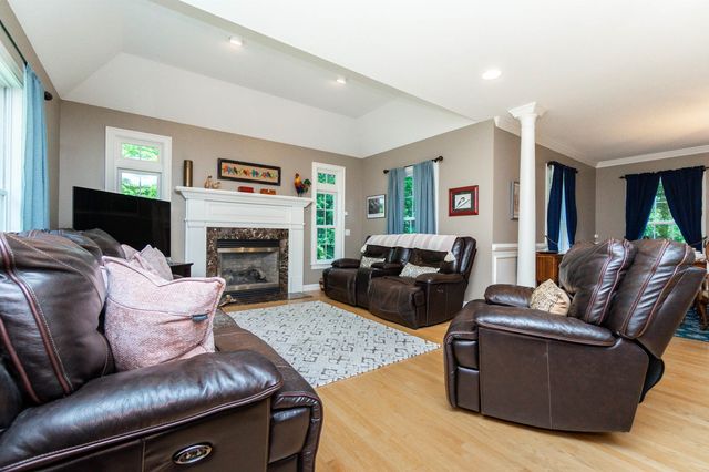 7 Linda Lane, Merrimack, NH 03054