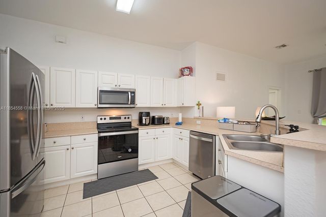 961 NE 36th Ave, Homestead, FL 33033