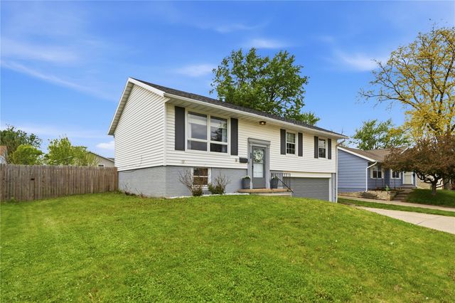 126 Cherry Hill Rd SW, Cedar Rapids, IA 52404